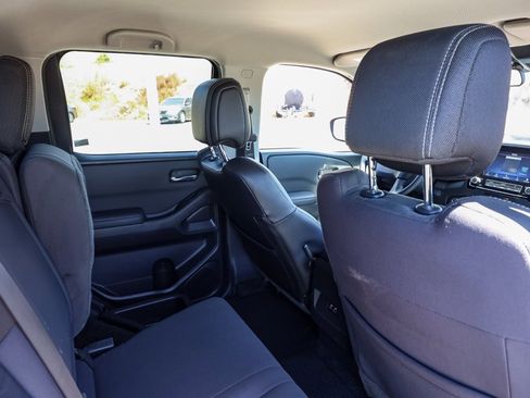 Used 2022 Nissan Frontier SV image 16