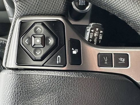 Used 2022 Toyota Tacoma Limited AWD/4WD image 42