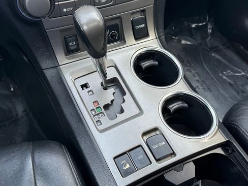 Used 2010 Toyota Highlander SE image 26