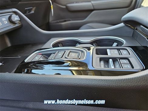 New 2025 Honda Pilot Touring image 12