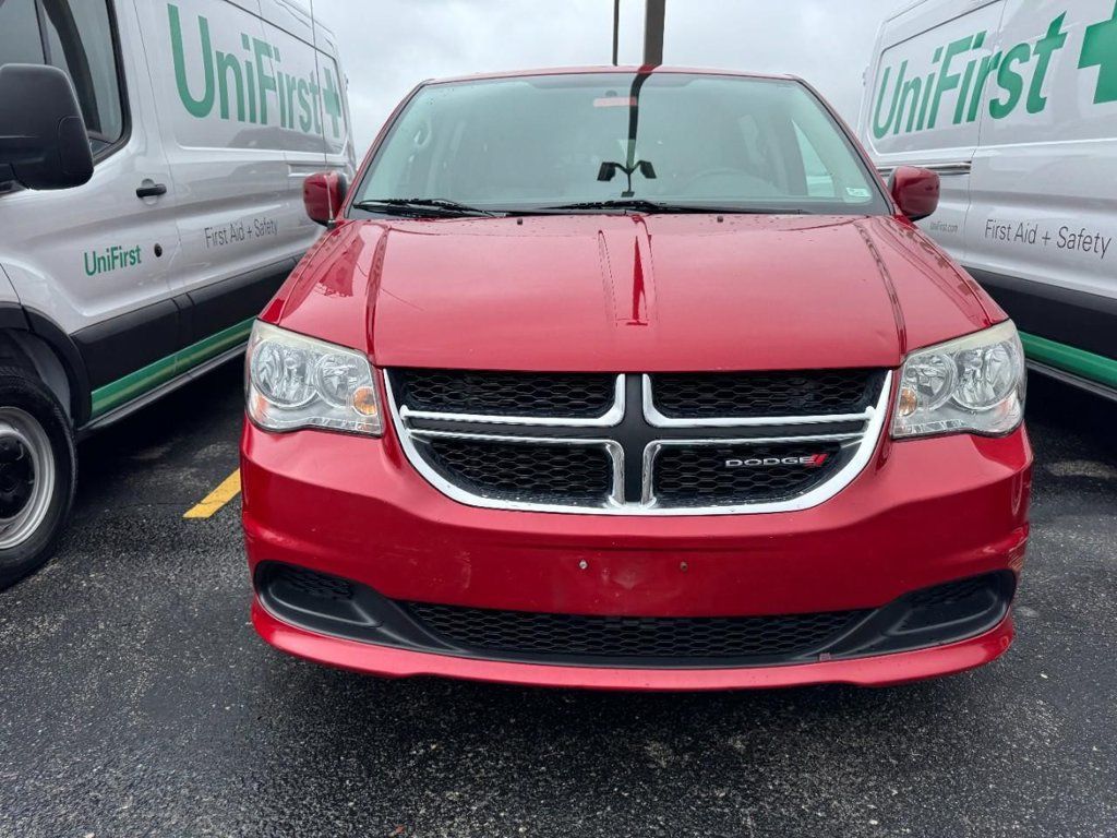 Used 2012 Dodge Grand Caravan SXT w/ Entertainment Group 1 FWD image 3