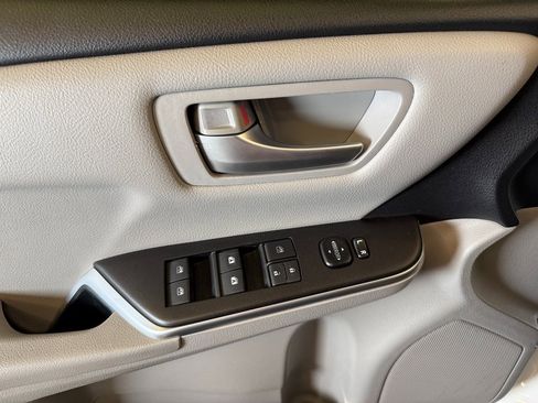 Used 2017 Toyota Camry LE image 18