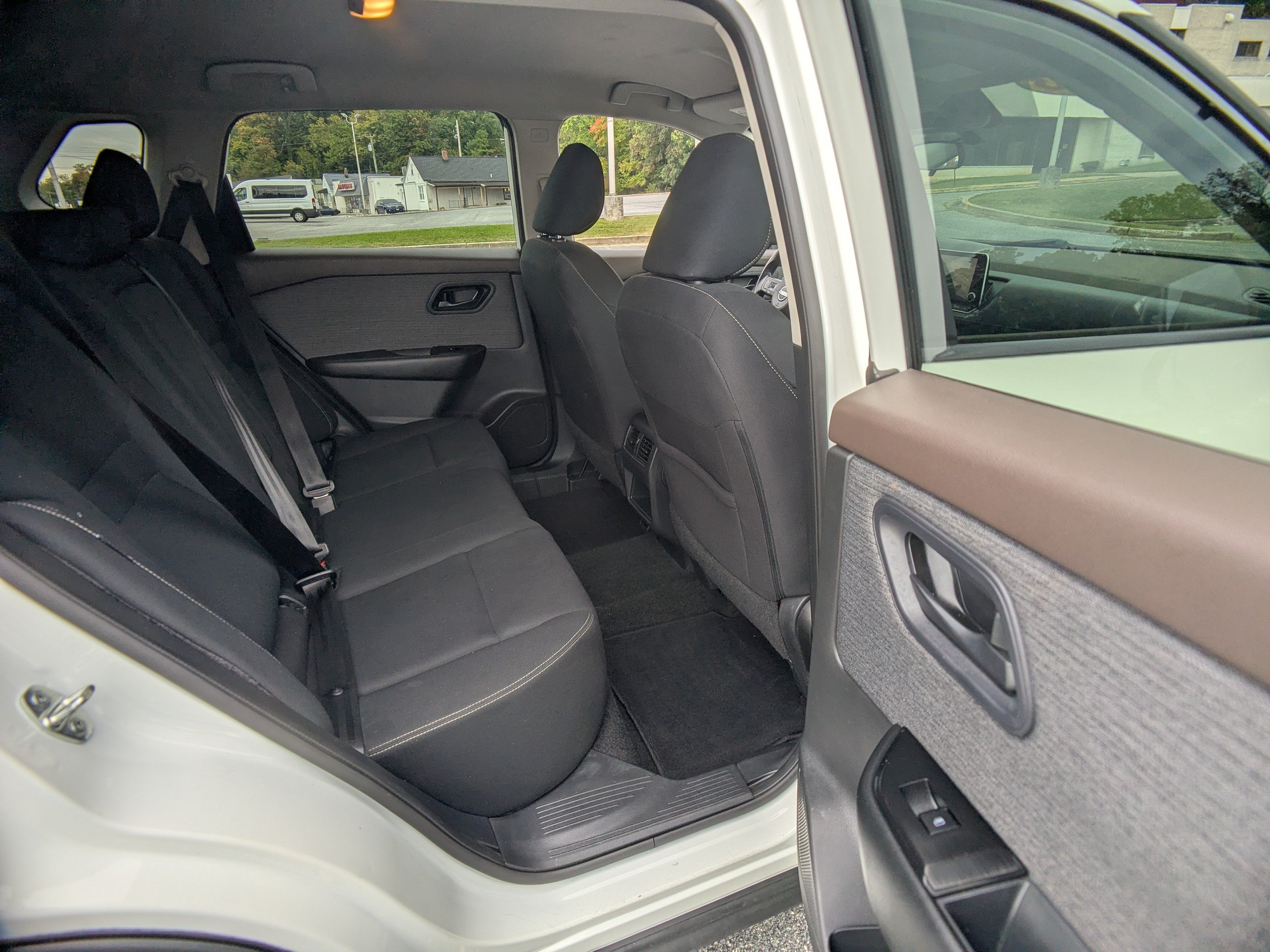 Used 2023 Nissan Rogue S FWD image 13