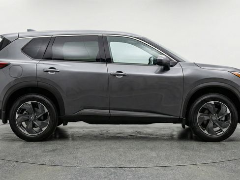 Used 2025 Nissan Rogue SV FWD image 11