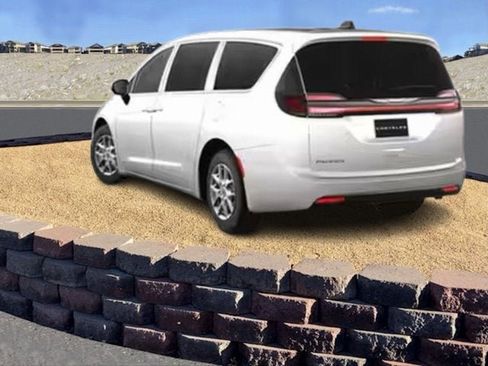 New 2026 Chrysler Pacifica Select image 6