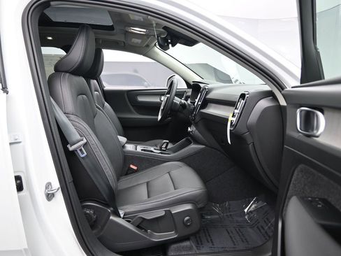 New 2025 Volvo XC40 B5 Core w/ Protection Package Premier image 26