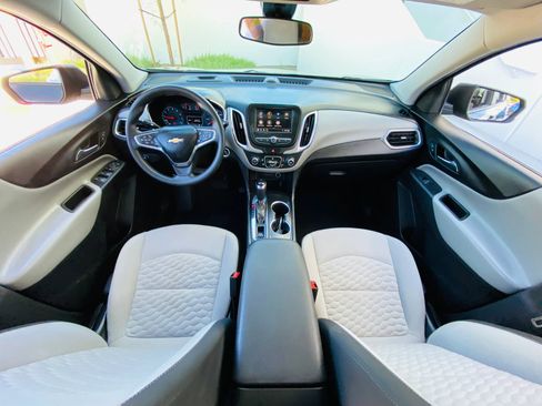 Used 2020 Chevrolet Equinox LS image 34