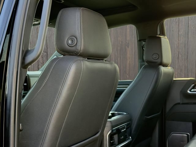 Used 2024 Chevrolet Silverado 2500 High Country w/ High Country Premium Package AWD/4WD image 44