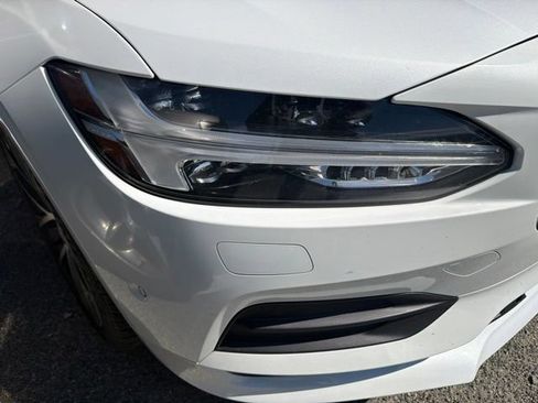 Used 2018 Volvo S90 T5 Momentum w/ Convenience Package FWD image 10