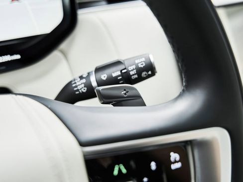 Used 2024 Land Rover Range Rover Long Wheelbase SE image 74