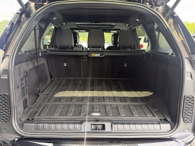 Used 2024 Land Rover Discovery Dynamic SE AWD/4WD image 31