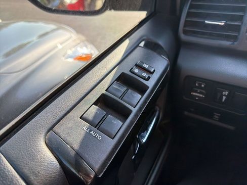 Used 2019 Toyota 4Runner TRD Off-Road Premium AWD/4WD image 17