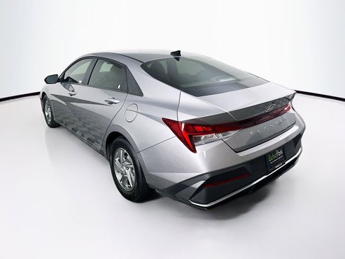 Used 2025 Hyundai Elantra SE FWD image 5