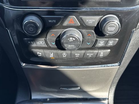 Used 2021 Jeep Grand Cherokee Laredo X image 19