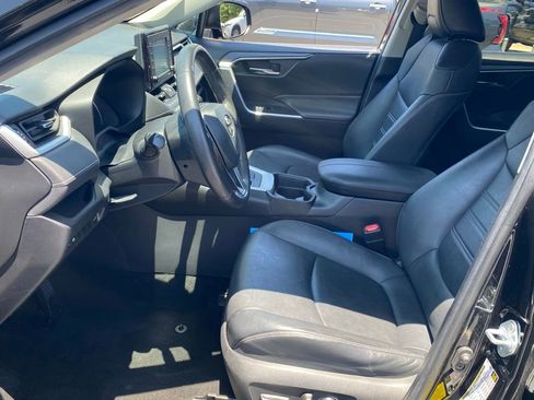 Used 2021 Toyota RAV4 XLE Premium FWD image 6