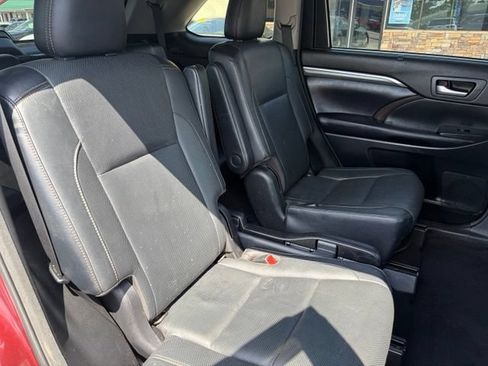 Used 2018 Toyota Highlander Limited Platinum AWD/4WD image 38