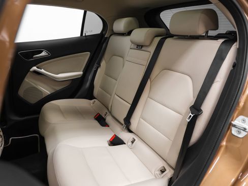 Used 2018 Mercedes-Benz GLA 250 4MATIC image 41