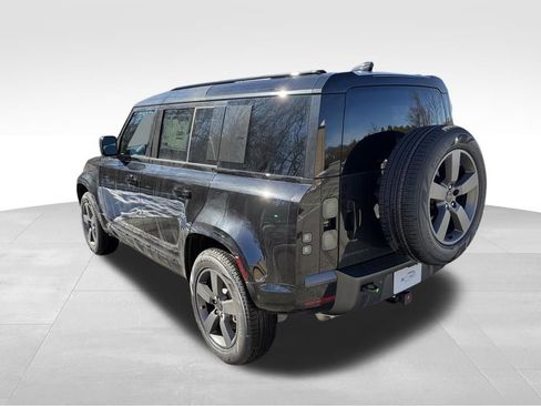 New 2026 Land Rover Defender 110 X-Dynamic SE image 6