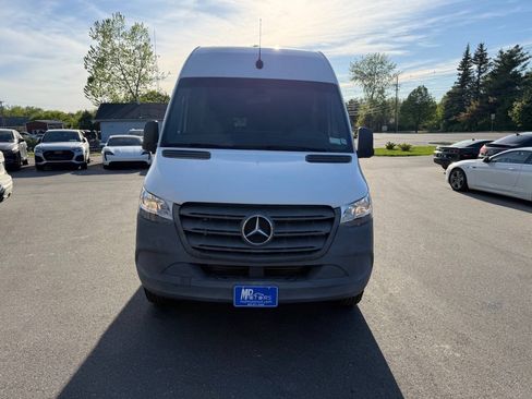 Used 2021 Mercedes-Benz Sprinter 2500 image 3
