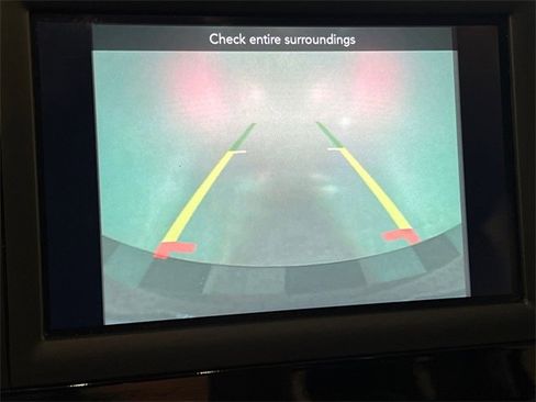 Used 2020 Chrysler Pacifica Touring-L image 24