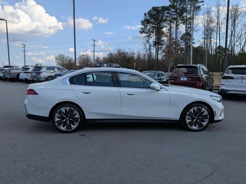 New 2026 BMW 530i xDrive w/ Premium Package image 2