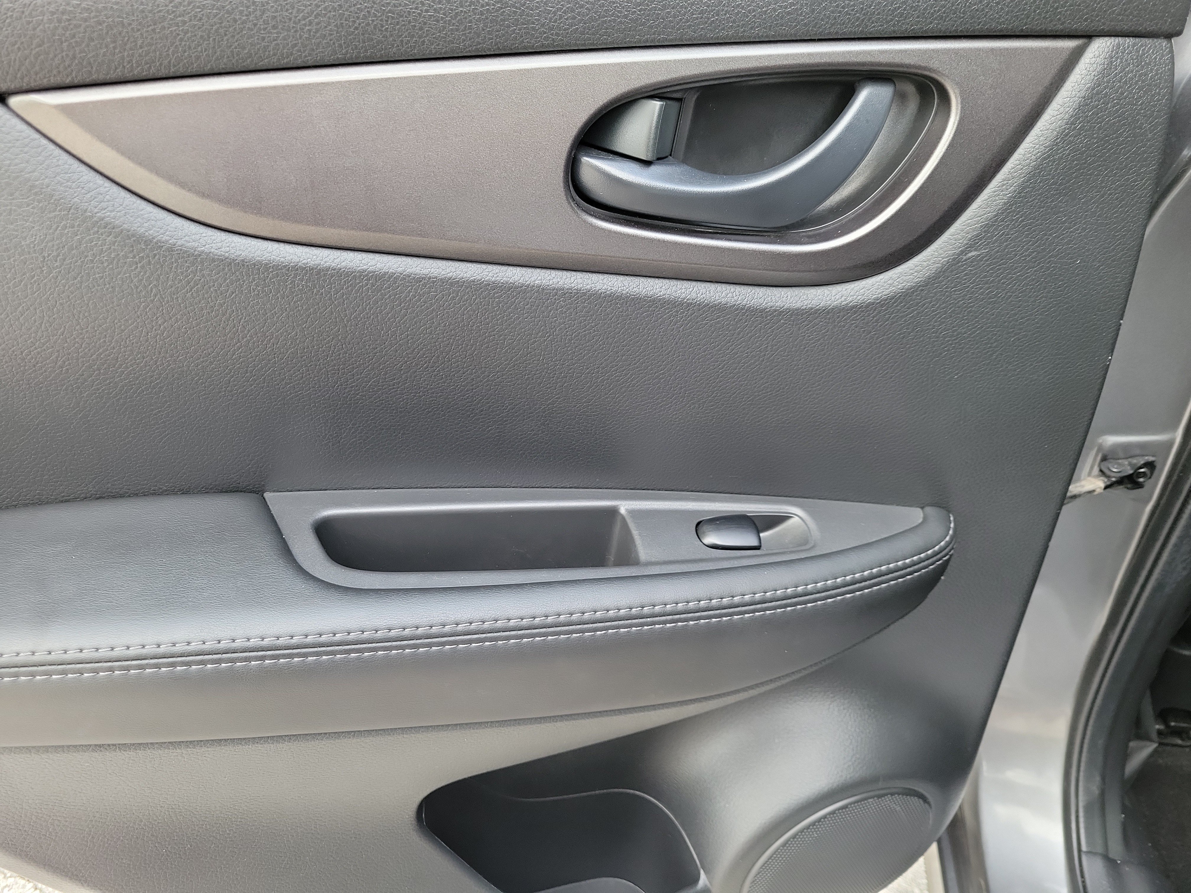 Used 2020 Nissan Rogue Sport S FWD image 15