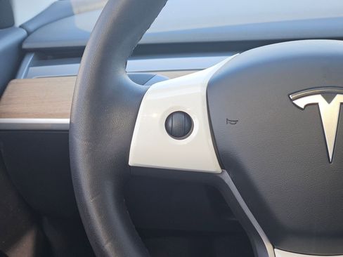 Used 2020 Tesla Model 3 Standard Range Plus image 21