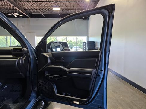 Used 2025 Toyota 4Runner SR5 AWD/4WD image 21