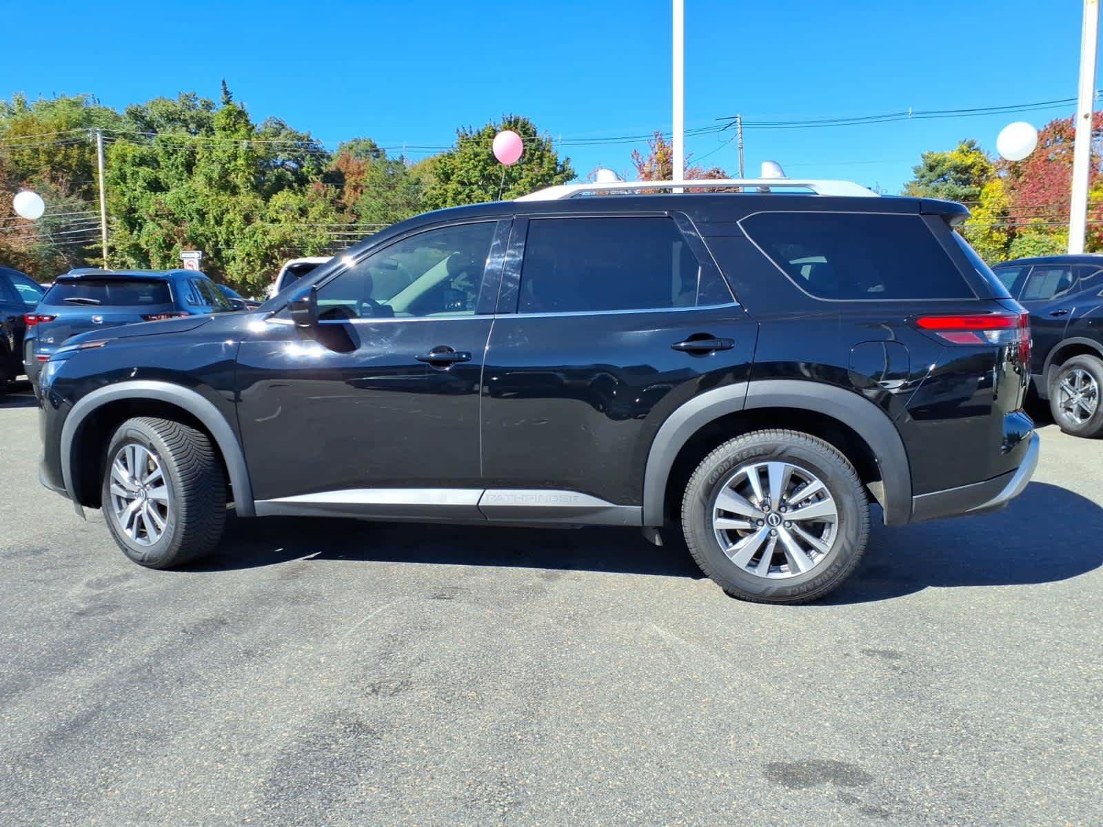 Used 2023 Nissan Pathfinder SL AWD/4WD image 8