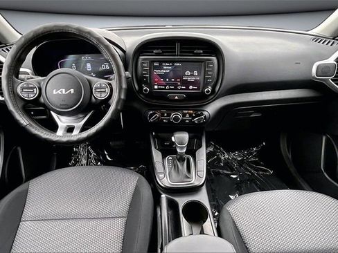 Used 2025 Kia Soul LX image 7