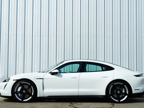 Used 2021 Porsche Taycan image 9