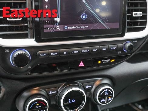 Used 2024 Hyundai Venue Limited image 20