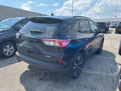 Used 2022 Ford Escape SE w/ SE Sport Appearance Package image 6