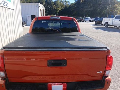 Used 2018 Toyota Tacoma TRD Off-Road image 5