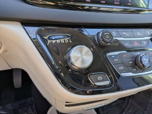 Used 2023 Chrysler Pacifica Touring-L FWD image 24