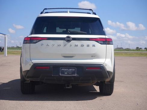 Used 2022 Nissan Pathfinder SV FWD image 4