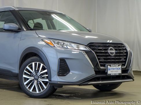 Used 2022 Nissan Kicks SV FWD image 3