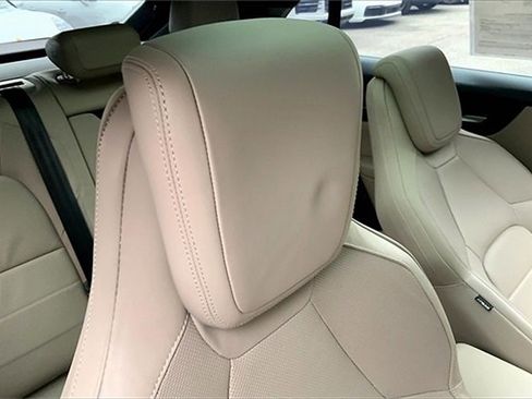 Used 2025 Porsche Macan Electric image 8