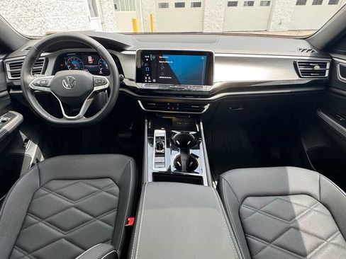 Used 2025 Volkswagen Atlas Cross Sport SE AWD/4WD image 15