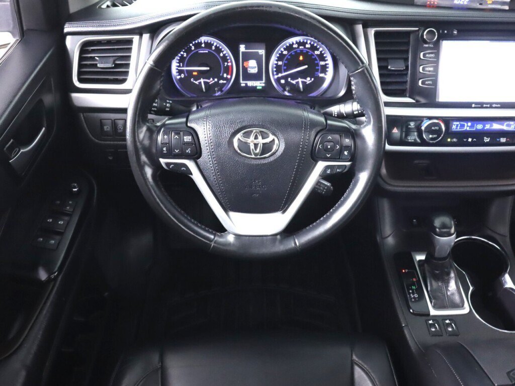 Used 2018 Toyota Highlander XLE AWD/4WD image 31