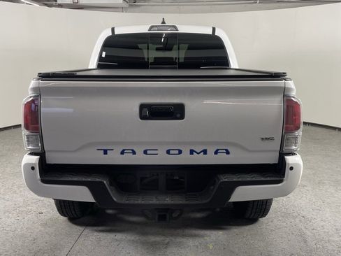 Used 2020 Toyota Tacoma TRD Sport w/ Technology Package image 4
