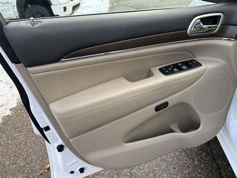 Used 2015 Jeep Grand Cherokee Overland image 25