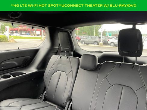 Used 2020 Chrysler Pacifica Touring-L Plus FWD image 8