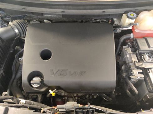 Used 2022 Chevrolet Traverse LT FWD image 30