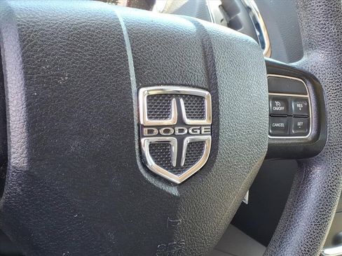 Used 2018 Dodge Grand Caravan SE FWD image 26