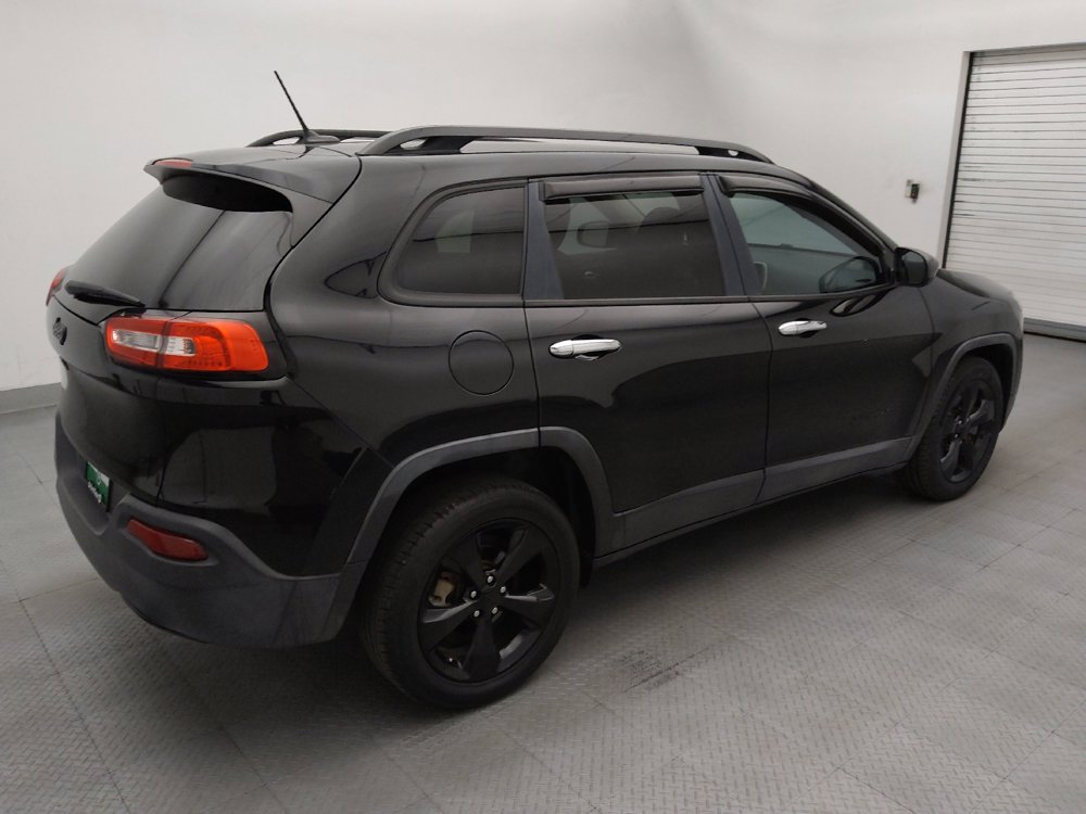 Used 2018 Jeep Cherokee Latitude w/ Altitude Package FWD image 10