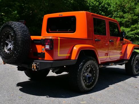 Used 2015 Jeep Wrangler Unlimited Sahara w/ Max Tow Package AWD/4WD image 9