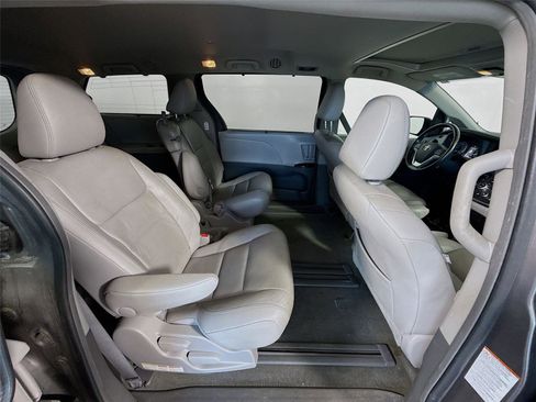 Used 2015 Toyota Sienna XLE w/ XLE Navigation Package FWD image 17