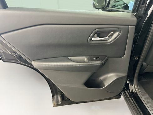 Used 2025 Nissan Rogue SV AWD/4WD image 26