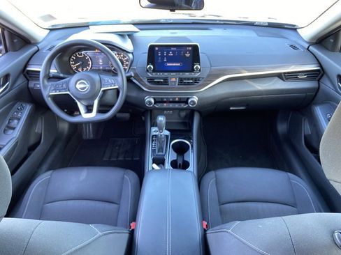 Used 2024 Nissan Altima 2.5 SV FWD image 47